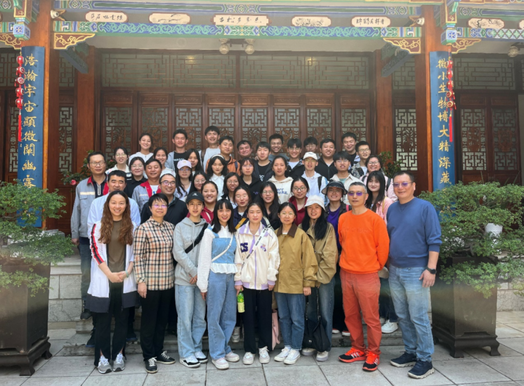 云南民族大學(xué)民族醫(yī)藥學(xué)院到司開(kāi)展“返企拓崗”座談交流